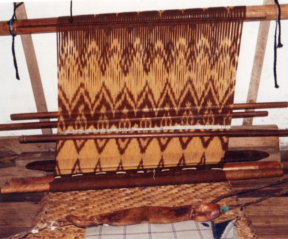 ikat weaving loom Bulcay Ecuador