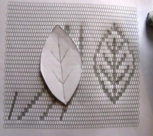 completed leaf pattern in outline
